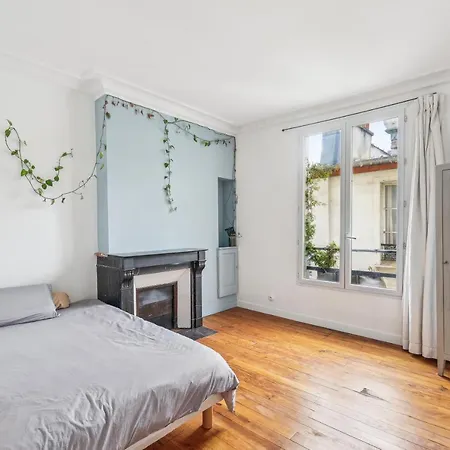 Spacious 'canal Saint Martin' For 6 By Weekome *